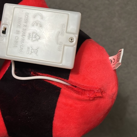 Marvel Deadpool Plush vibrating 15” - Picture 5 of 5